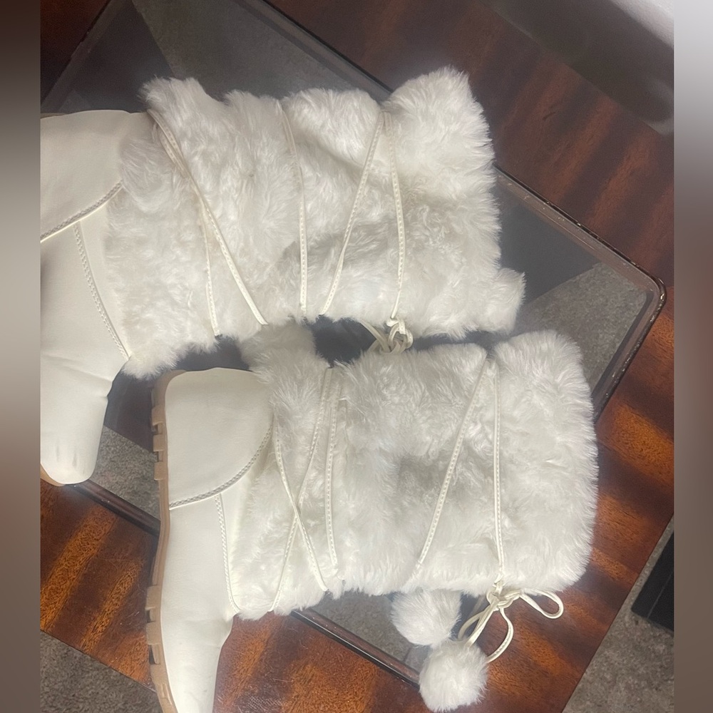 Women's White Faux-Fur Pom-Pom Winter Boots - Picture 4 of 11